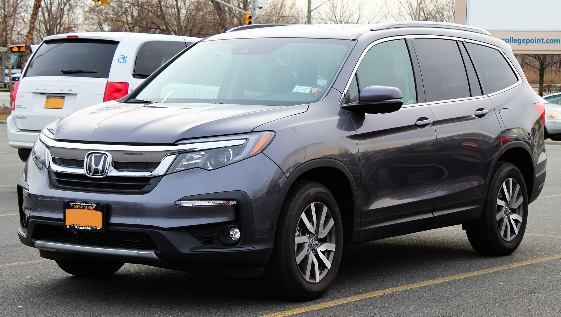 ​Начало поставок в Россию кроссоверов Honda Pilot нового поколения перенесено на конец июля 2016