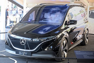 Mercedes обнародовал тизер семейного микровэна Concept EQT, дебют которого назначен на 10 мая