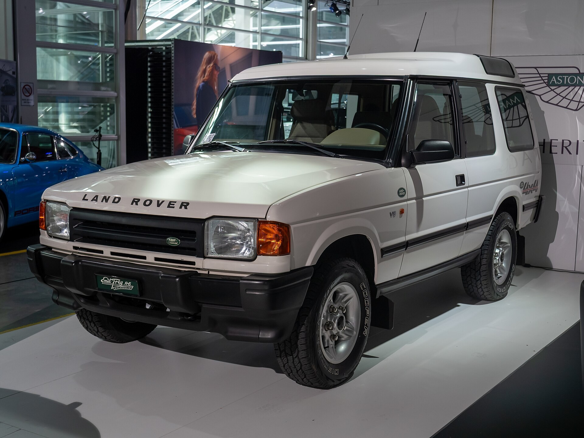 Тюнинг-ателье Overfinch представило «изумрудную» версию Land Rover Defender