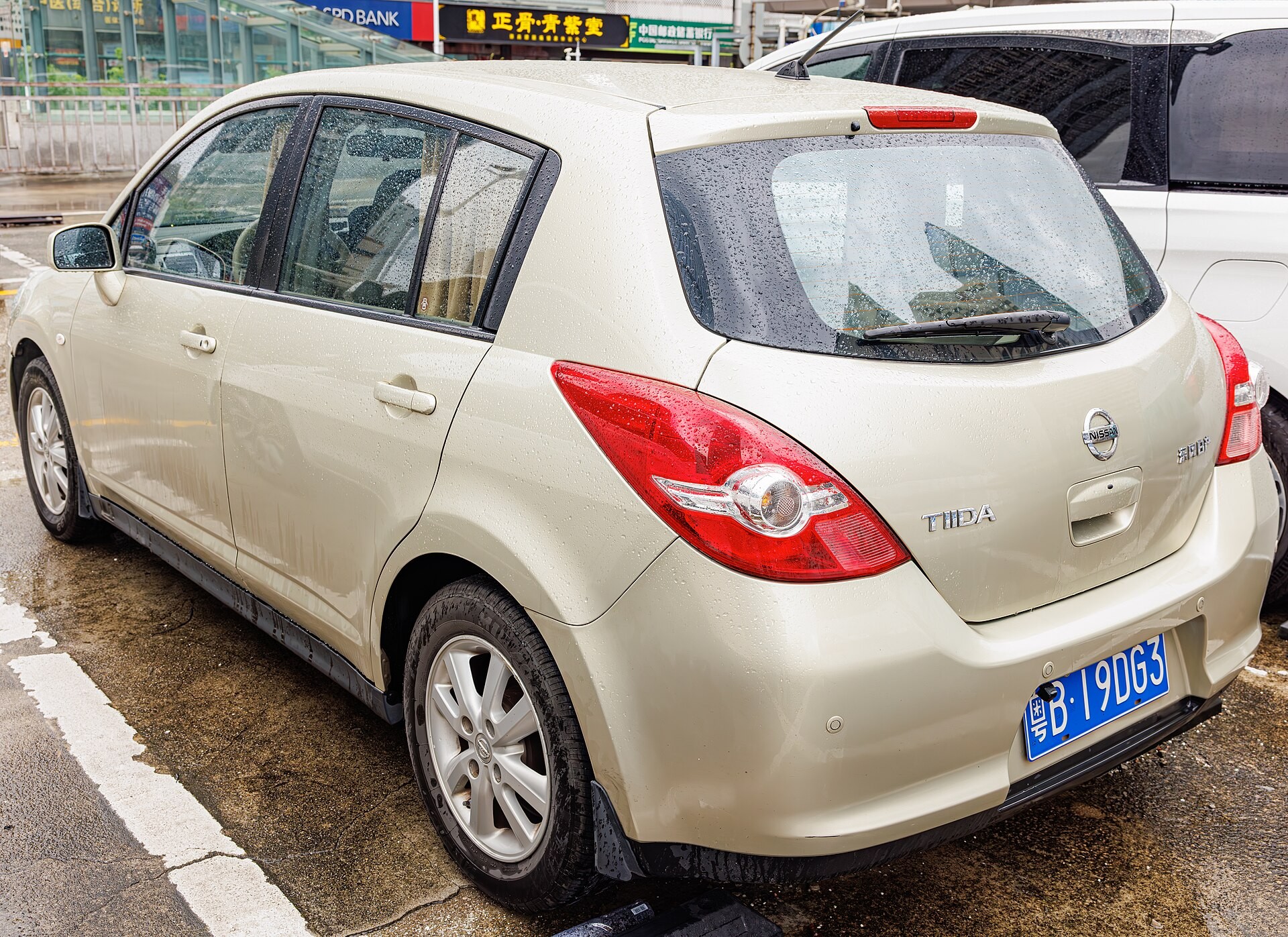 Сегодня стартовали российские продажи хэтчбека Nissan Tiida