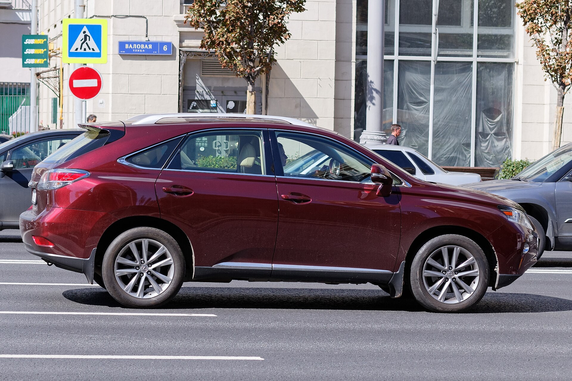​В России стартовали продажи спецверсии премиум-кроссовера Lexus NX Black Vision