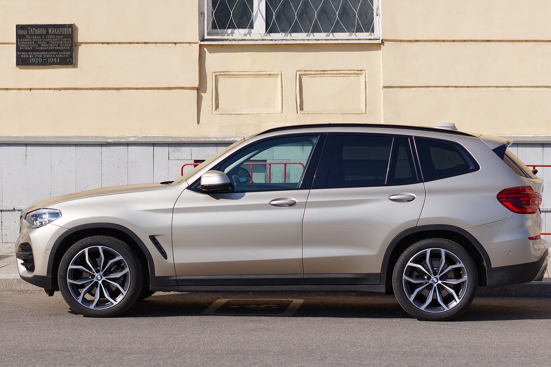​Звёзды Голливуда и новый BMW 5-Series снялись в боевике «Побег» (The Escape)