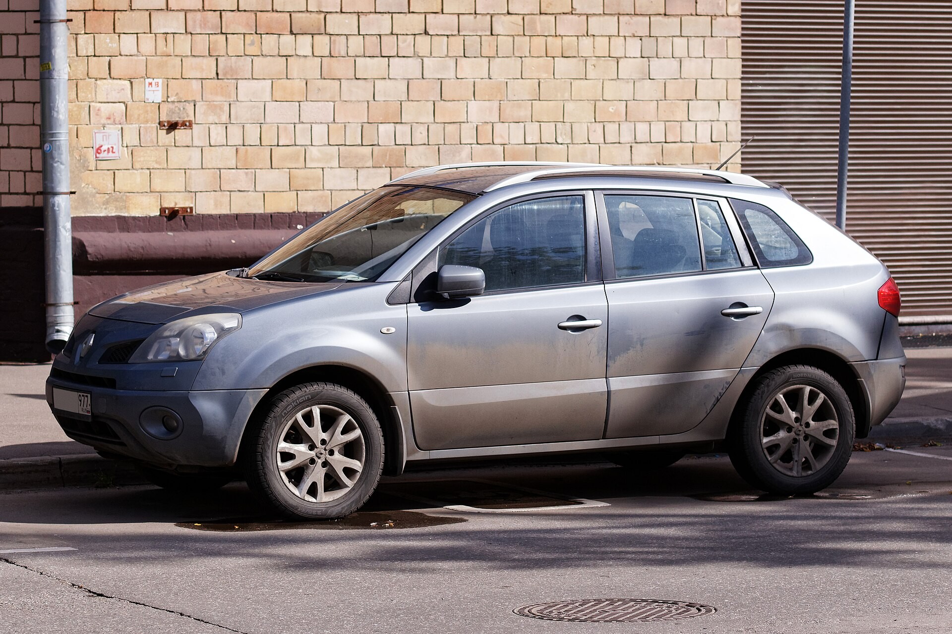 Renault останавливает производство в России, АвтоВАЗ пытается снизить зависимость от импортных комплектующих
